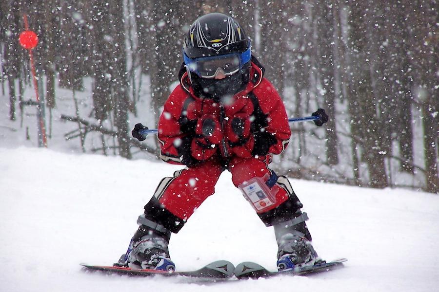 one kid skiing