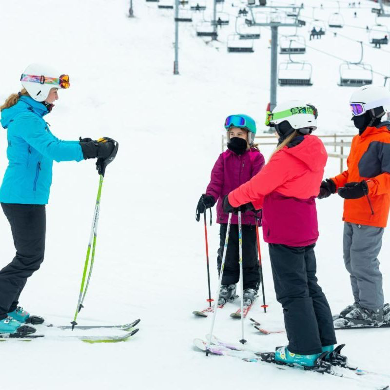 Kids learning to ski