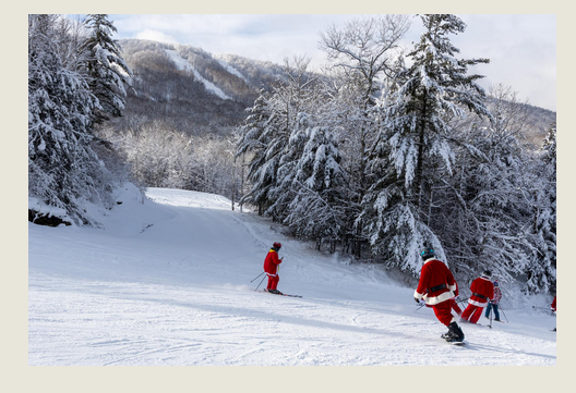 Skiing Santas