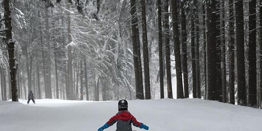 Kid skiing in New York